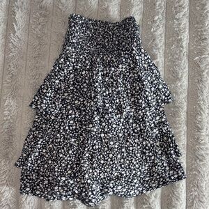 NWOT  Hollister Floral Black and White Women's Skirt Size M 🖤🤍